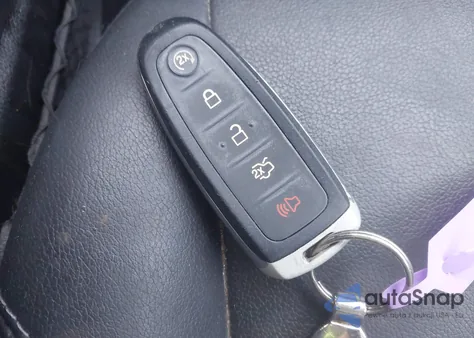 2015 Ford Escape Titanium z USA, uszkodzony, nr VIN 1FMCU9JX2FUA86006